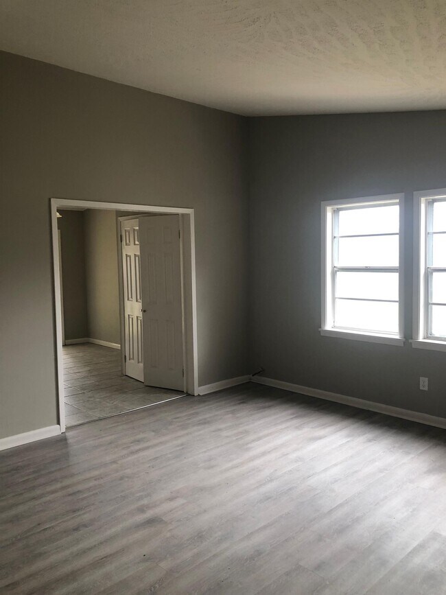 Building Photo - 811 Bellevue St