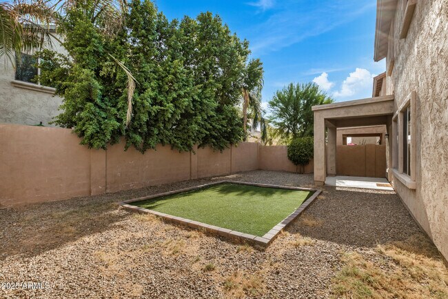Building Photo - 11137 E Sonrisa Ave