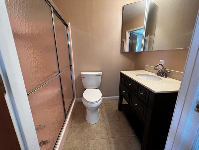 Building Photo - 3-Bed 2-Bath in Town with 3-Car Garage!