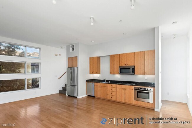 Building Photo - 2 br, 2 bath Townhome - 2910 Mandela Pkwy,...