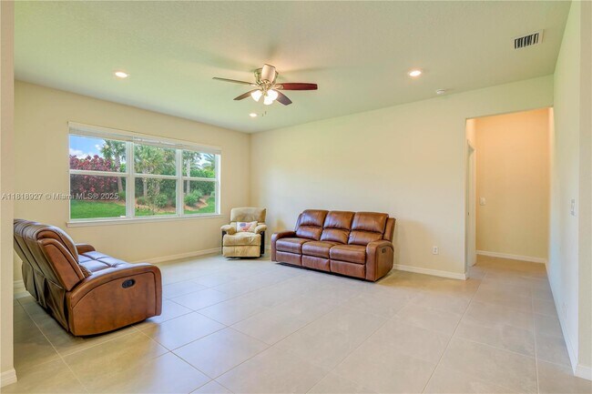 Building Photo - 12300 SW Myrtle Oak Dr