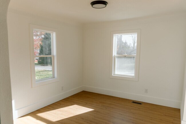 Building Photo - 114 Baker St