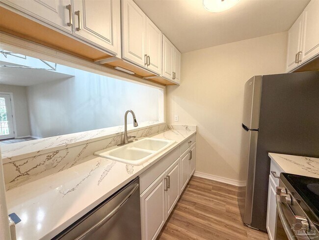 Building Photo - 4221 Brookside Dr