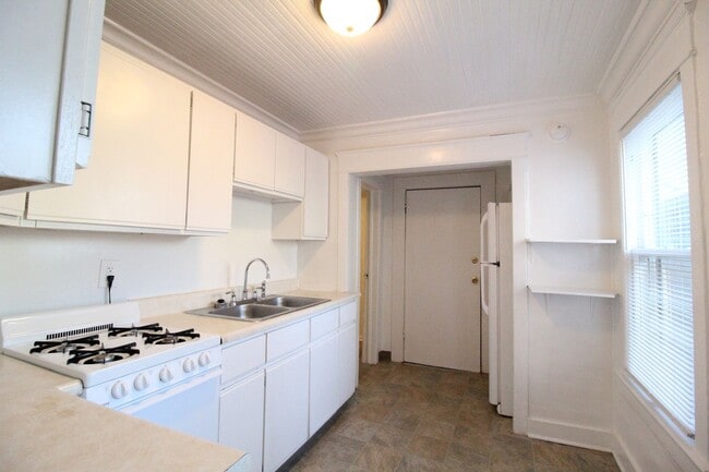 Building Photo - 1 Bedroom 1 Bath House Near KU Med & Westport