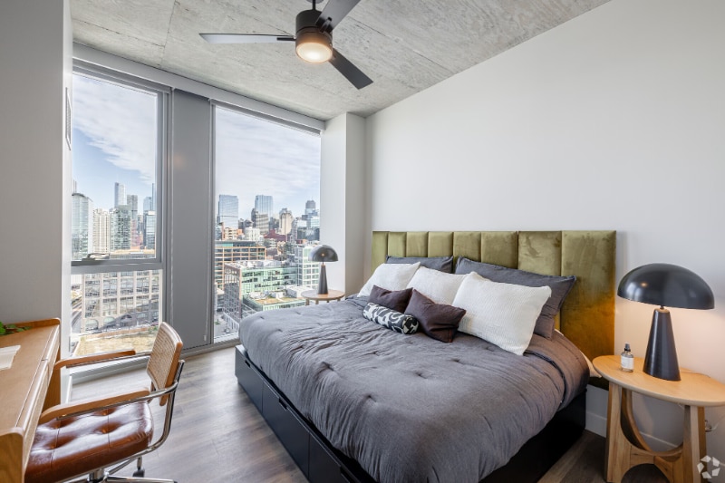 Building Photo - 1152 W Carroll Ave