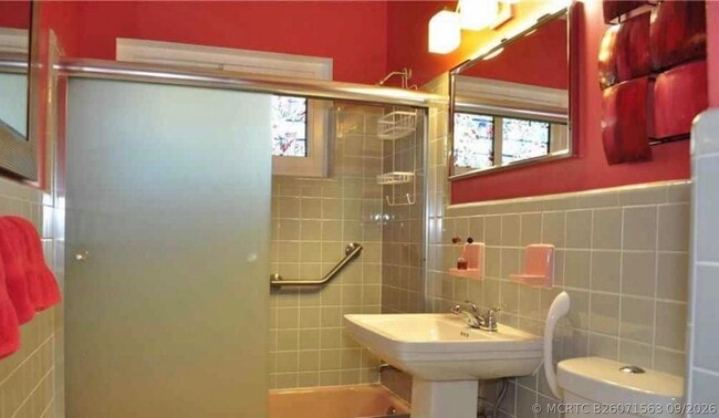 Building Photo - 4430 Sea Grape Dr