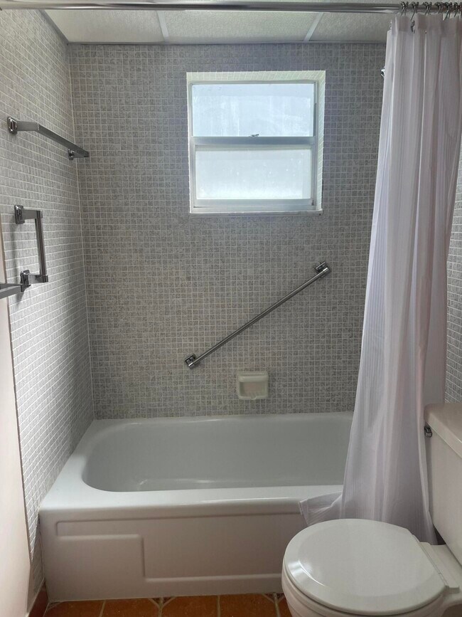 Building Photo - 402 Monaco Ct