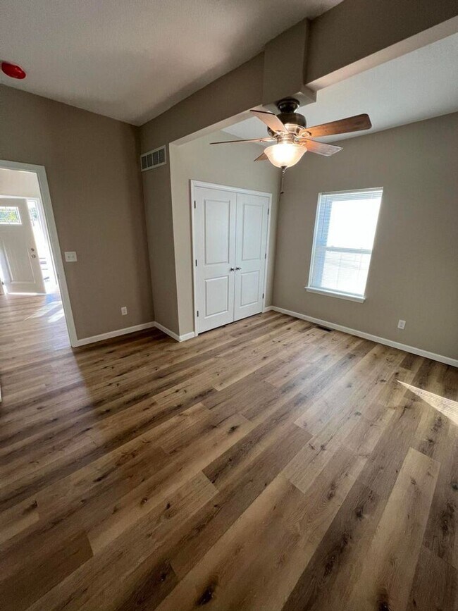 Building Photo - Beautifully Updated 4 Bed 2.5 Bath House!