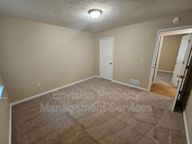 Building Photo - 111 Jay Ln