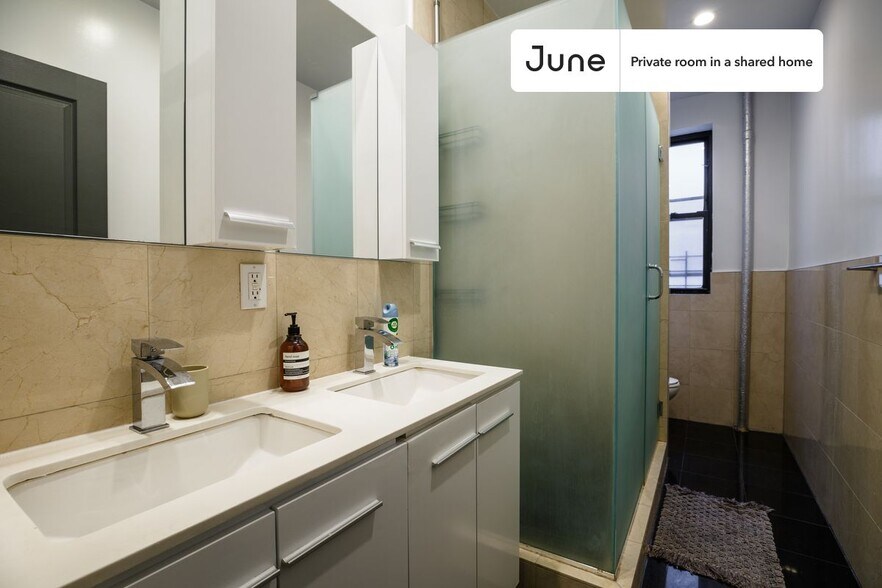 Building Photo - Room in Shared 4 bed/1 bath home in West Harlem