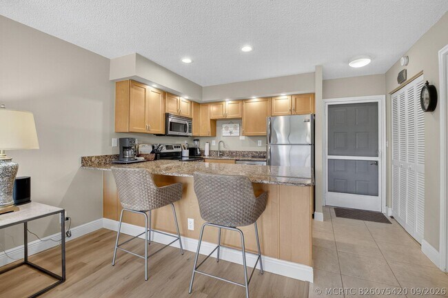Building Photo - 451 Greensward Ln