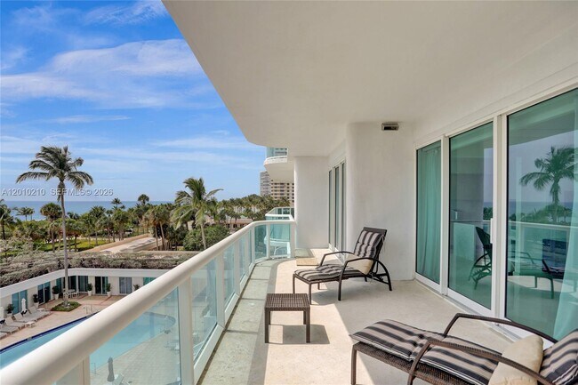 Building Photo - 10101 Collins Ave