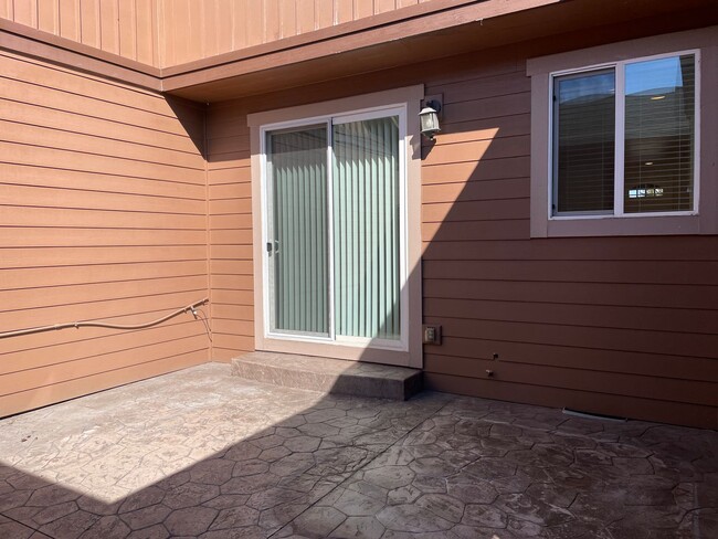 Building Photo - Old Mill Townhome Available 5/5/25