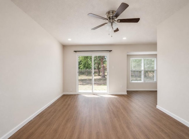 Building Photo - 412 Craddock Ave