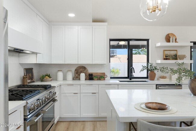 Building Photo - 1643 W Griswold Rd