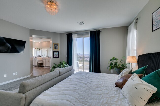 Building Photo - Gated, 4bed + loft with Bedroom and Full bathroom downstairs. Skye Canyon