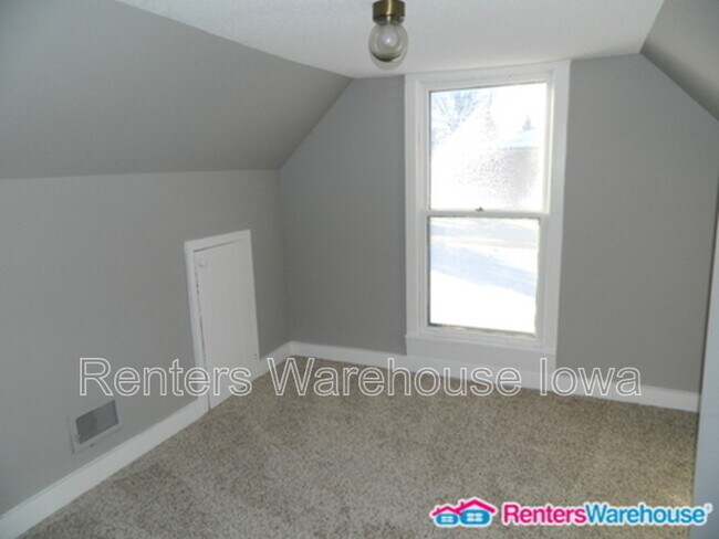 Building Photo - 1008 S Jefferson Way