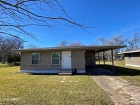 Building Photo - 117 Oak Dr