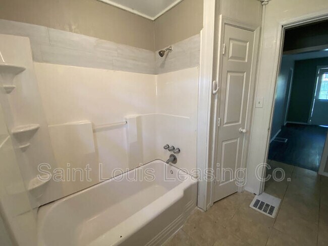 Building Photo - 3745 Dixie Dr