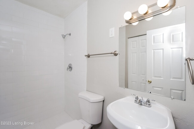 Building Photo - 6506 Maravian Dr