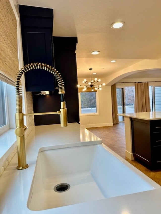 Building Photo - Riverfront Gated 2 Bedroom Luxury Condo!!