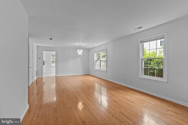 Building Photo - 14 Aster Way