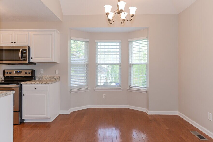 Building Photo - 504 Parrish Way