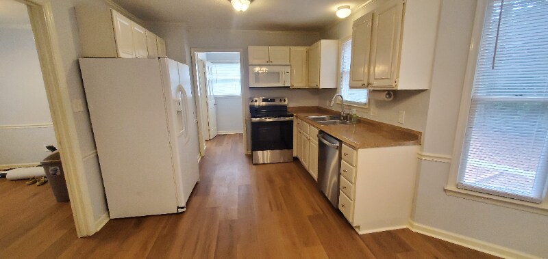 Building Photo - 7325 N Thorncliff Pl