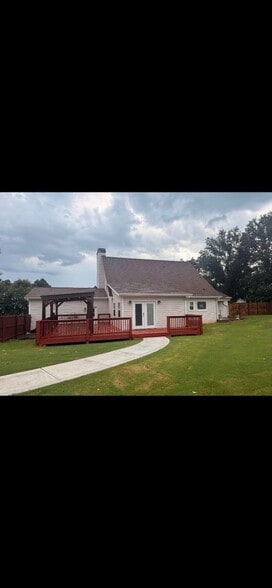 Building Photo - 304 Heatherwood Dr