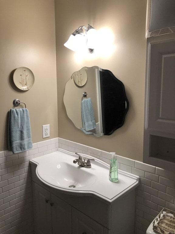 Building Photo - 685 Oak St