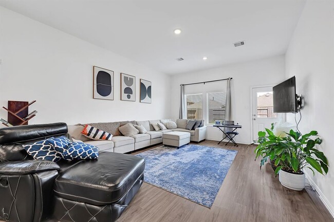 Building Photo - 18122 Rockvine Dr
