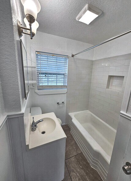 Building Photo - 4305 Polk St