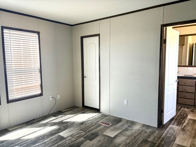 Building Photo - 150 Private Road 1610