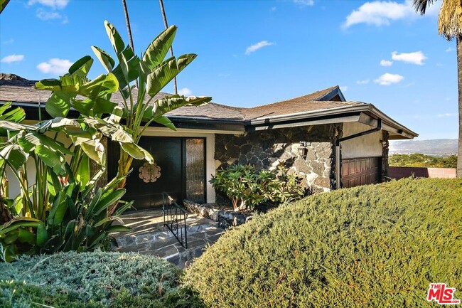 Building Photo - 15451 Longbow Dr