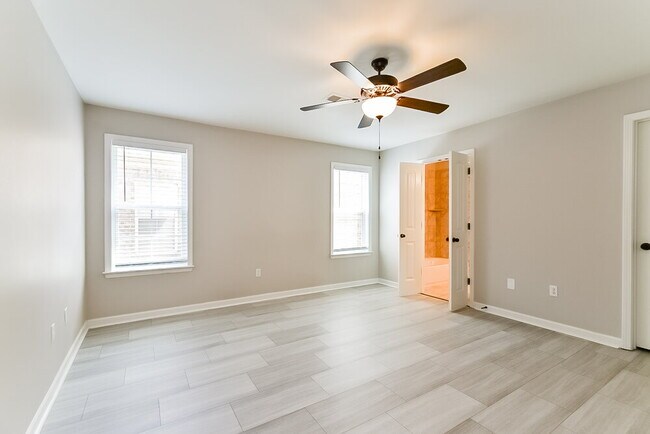 Building Photo - 7553 Glen Laurel Way