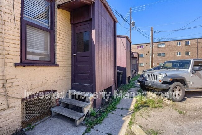 Building Photo - 527 E 6th Ave