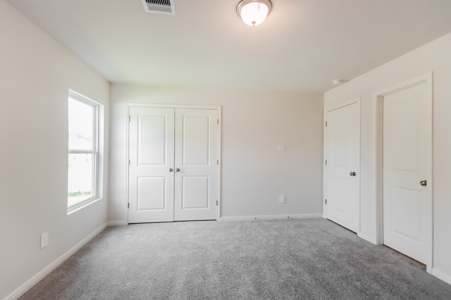 Building Photo - 266 Bluebonnet