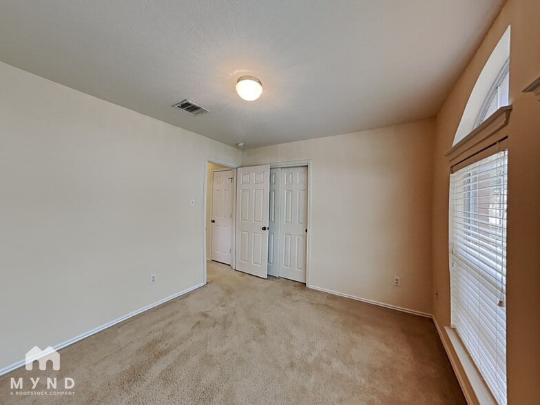 Building Photo - 13600 Richard Nixon St