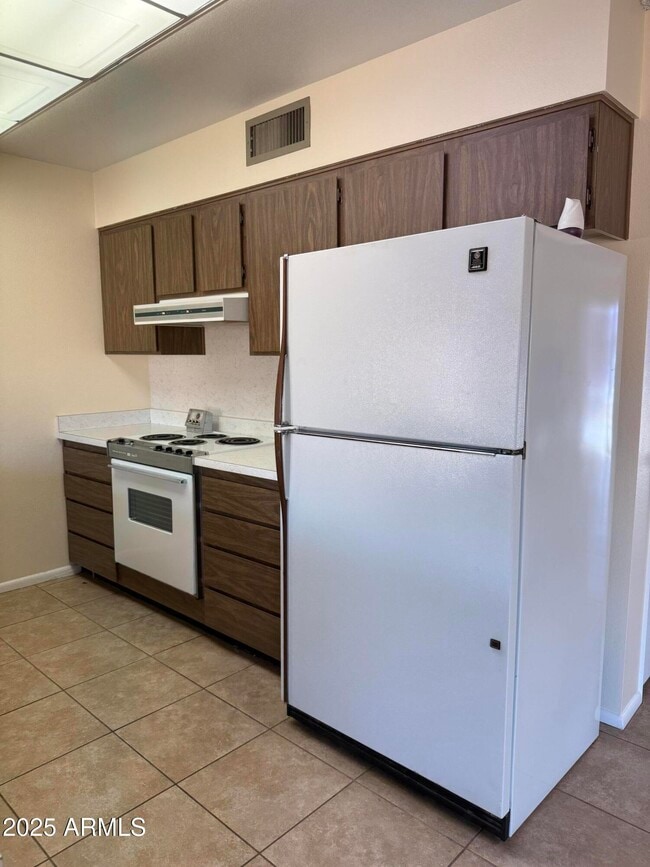 Building Photo - 9338 W Glen Oaks Cir N