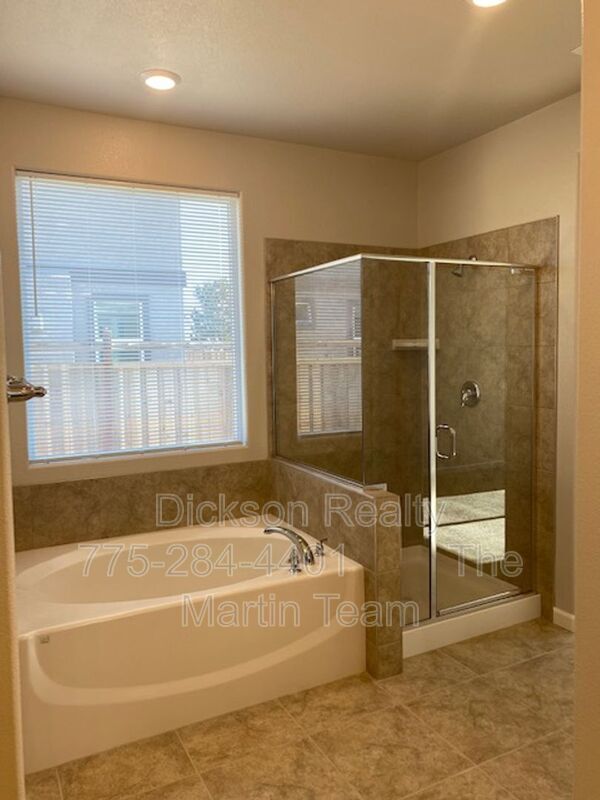 Building Photo - 3847 Serenghetti Dr