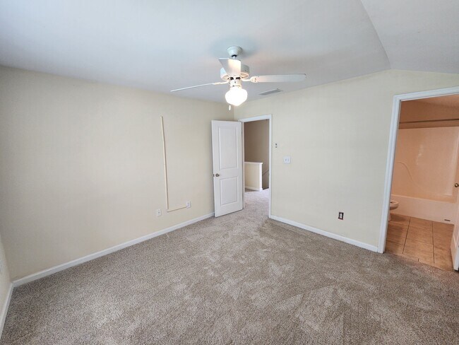 Building Photo - 135 Artisan Pl
