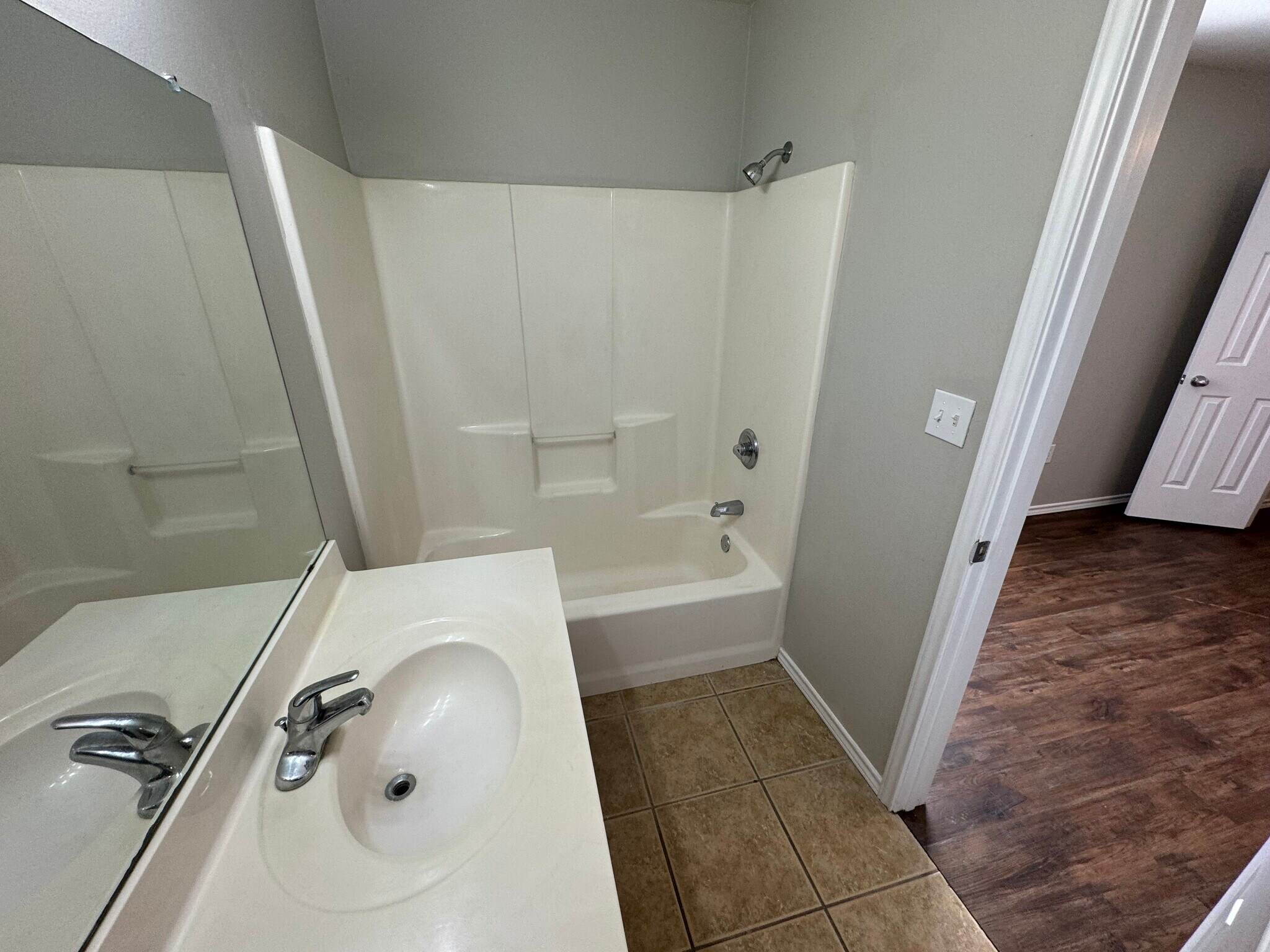 Building Photo - 534 N Brentwood Ave