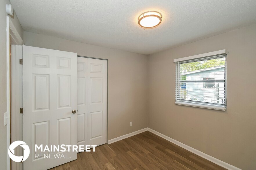 Building Photo - 335 Bonnlyn Dr