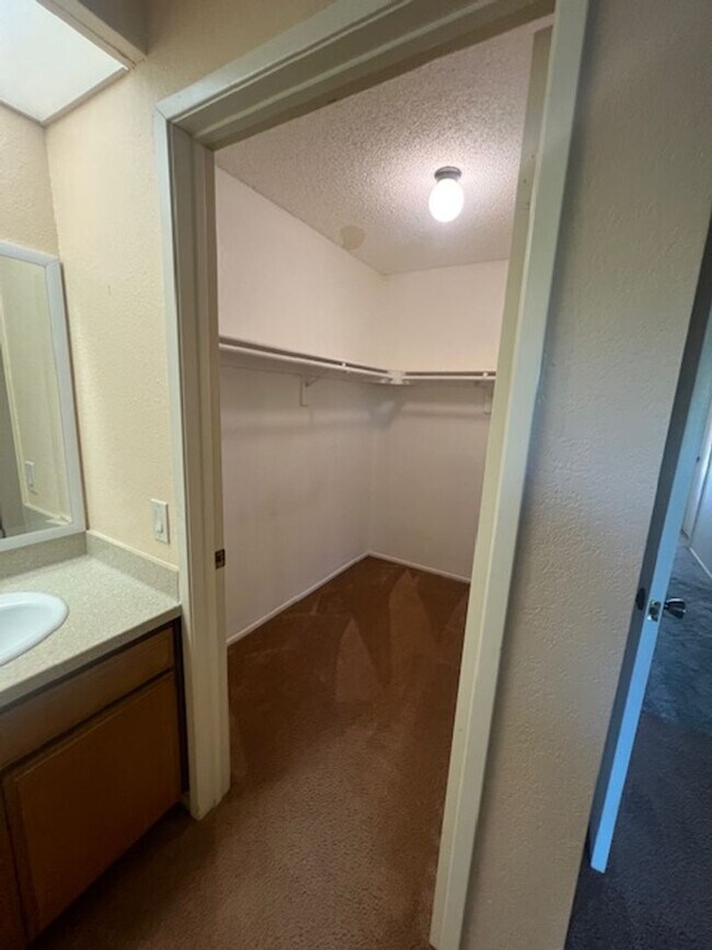 Building Photo - Beautiful 3 Bedroom, 2 Bathroom Sylmar Home! Ready for Move-In!