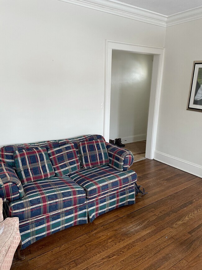 Building Photo - 2515 E 127th St