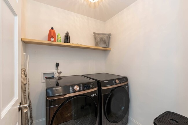 washer dryer - 4200 Pickwick Dr