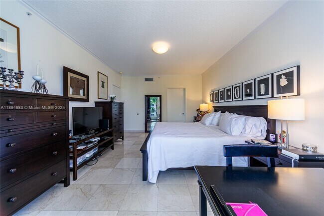 Building Photo - 707 Crandon Blvd