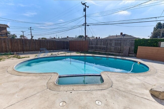 Building Photo - 1410 Central Ave