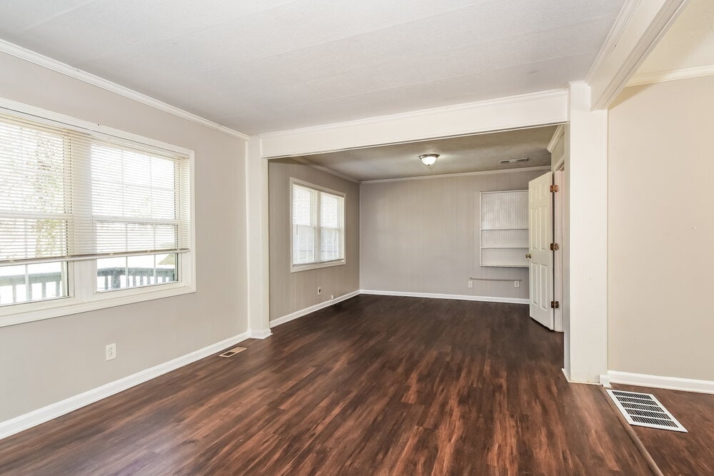 Building Photo - 1165 Wisteria Dr SW