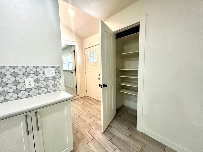 Building Photo - Updated 3 Bed / 2 Bath home with Single Car Garage in Farmington